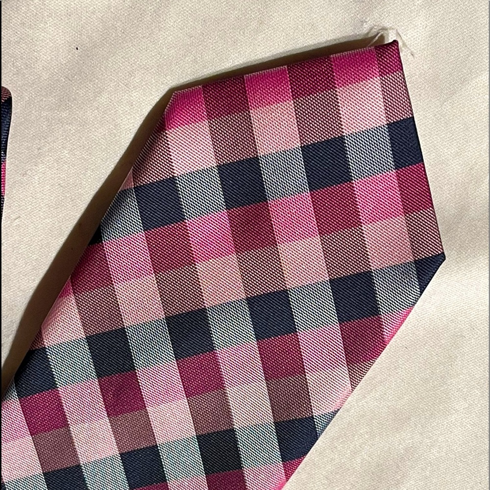 Rouge Dominant Tang Silk Neck Tie